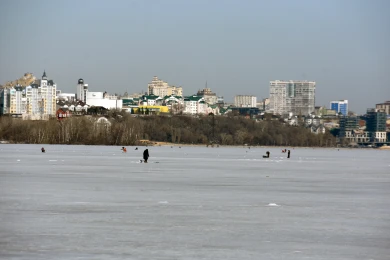 Женщина провалилась под лёд Воронежского водохранилища