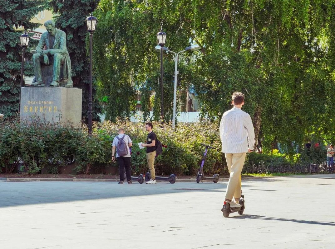 В Воронеже ограничат количество электросамокатов, сообщил мэр Сергей Петрин