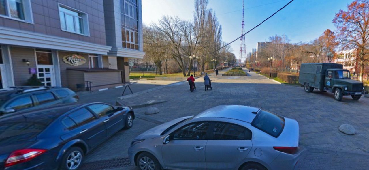 Белгородцы пожаловались на разруху аллеи на бульваре Первого Салюта