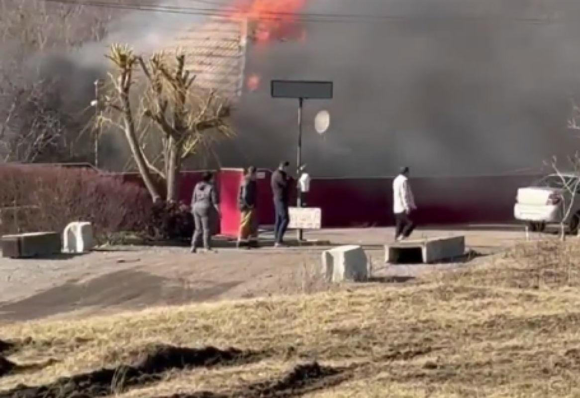 «Взорвался баллон с газом». Появились фото с места жуткого пожара в Воронежской области