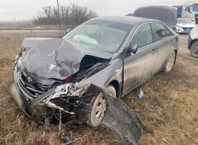 Машину смяло. Два водителя ранены в ДТП с иномаркой в Воронежской области