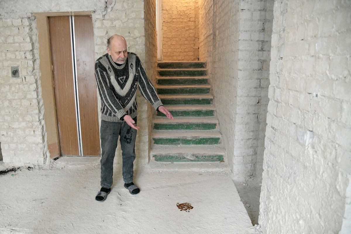 «Я шёл по&nbsp;лестнице, вижу — лежит человек. Потрогал — тёплая ещё, а&nbsp;из горла хрипы вырываются»