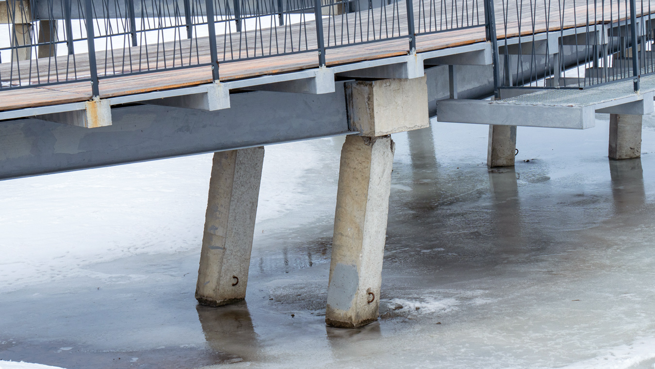 На набережной ввели режим ЧС из-за состояния мостов