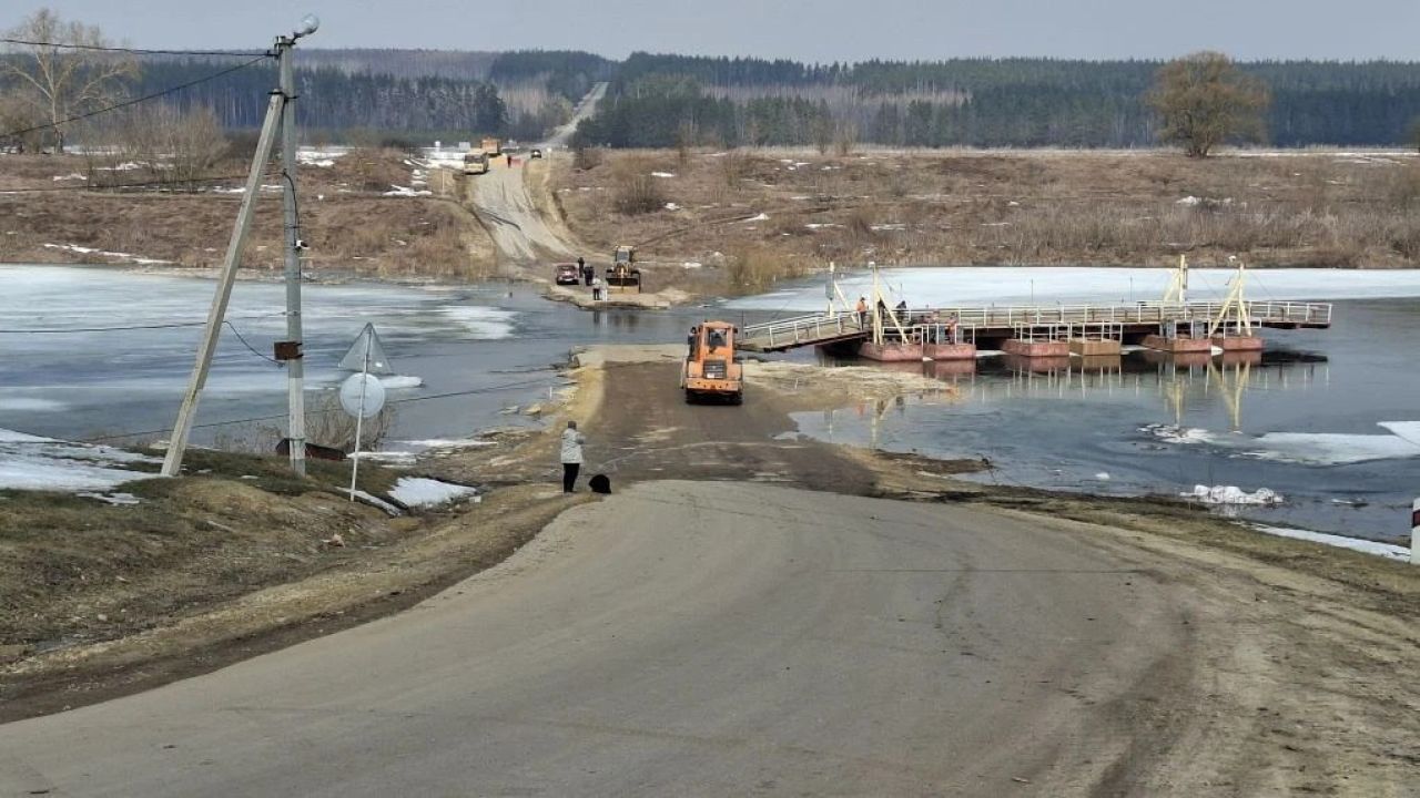 Дон вышел из берегов: в Липецкой области сняли понтонный мост