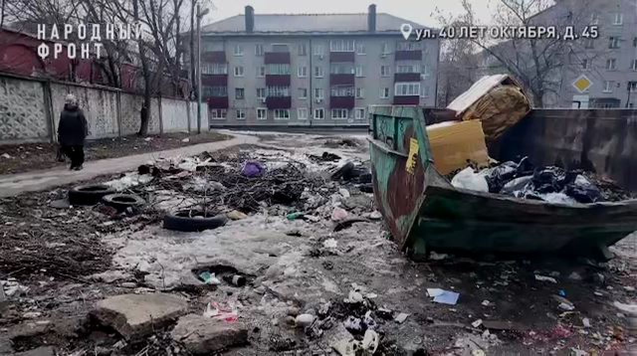 Мусорный коллапс в Липецке: 200 жалоб, переполненные баки и свалки во дворах