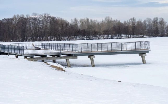 Выяснилось, что будет с развалившимися мостами на Петровской набережной 