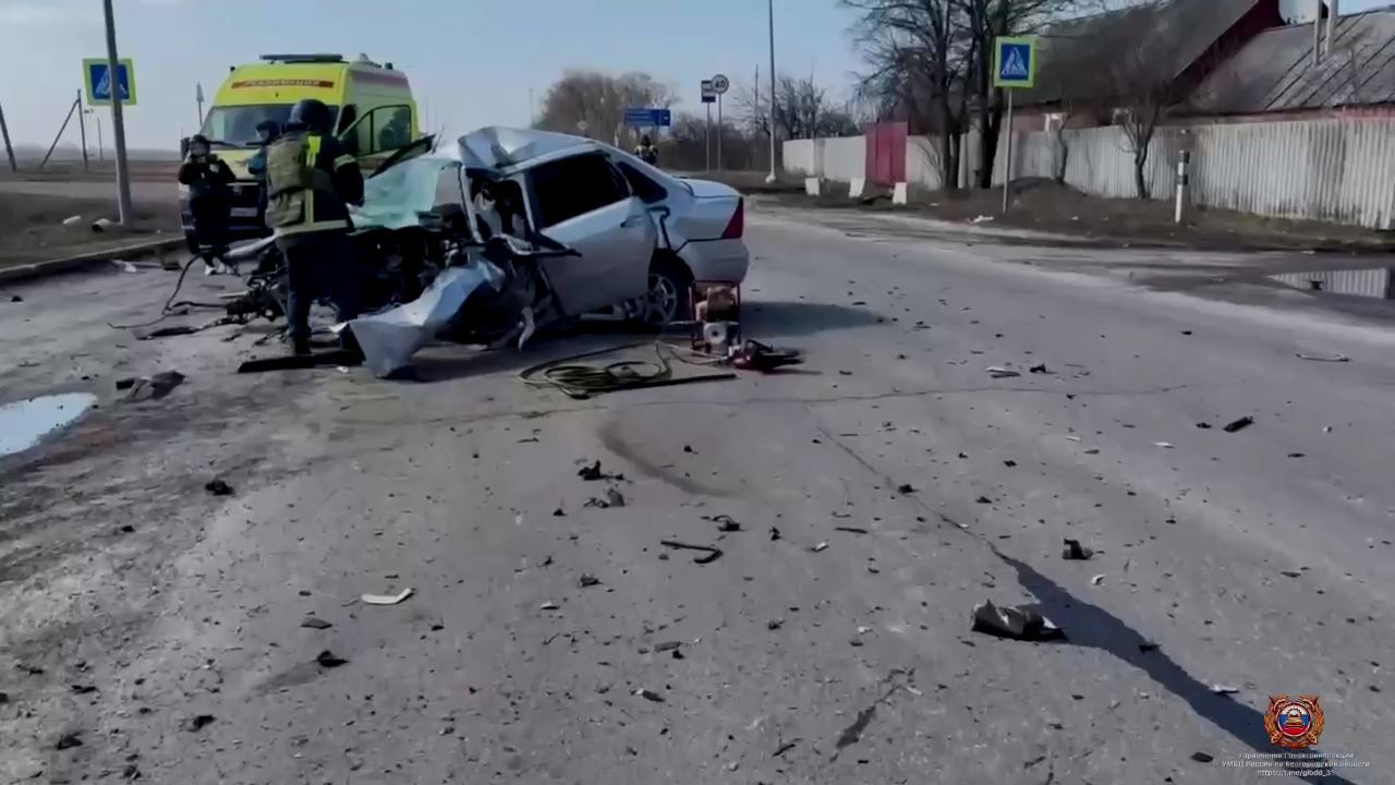 На Белгородчине водитель Ford Focus погиб на месте после столкновения с забором