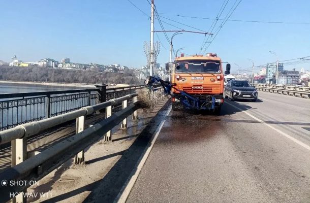 Где и что убирают в Воронеже после зимы?  