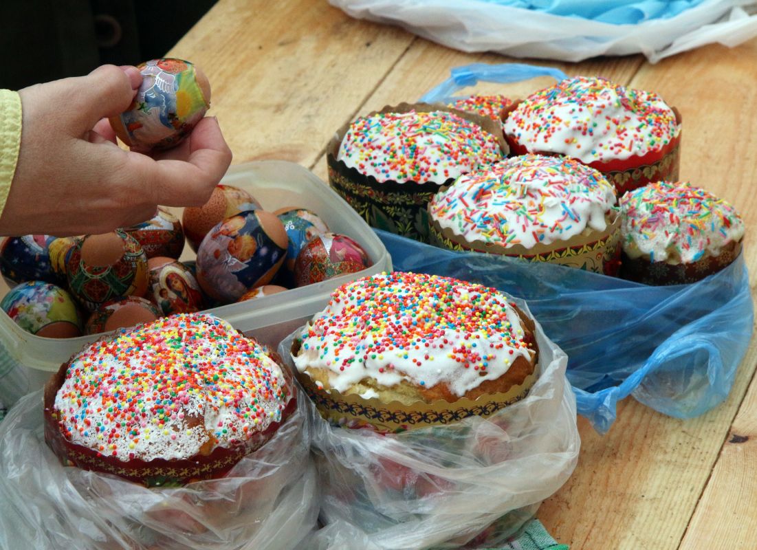 Пасха 2026: когда начинать печь куличи и красить яйца?