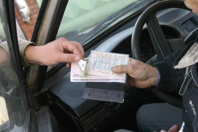 Гаишник помог получить права воронежцу, которого лишили удостоверения за пьяное ...