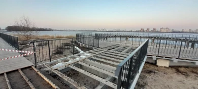 Власти приступили к демонтажу аварийных мостов на Петровской набережной в Воронеже