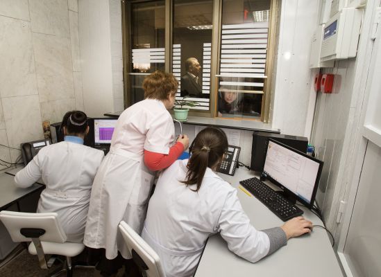 Врач рассказал о первых симптомах рака кожи