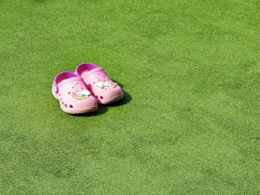 3-летняя малышка ушла из дома в колготках от пьяных друзей матери в Воронежской области