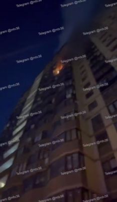 23 человека спасли из полыхающей 18-этажки в Воронеже: есть пострадавший