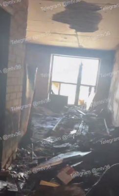 «От квартиры не осталось ничего». Показали на видео последствия пожара в воронеж...