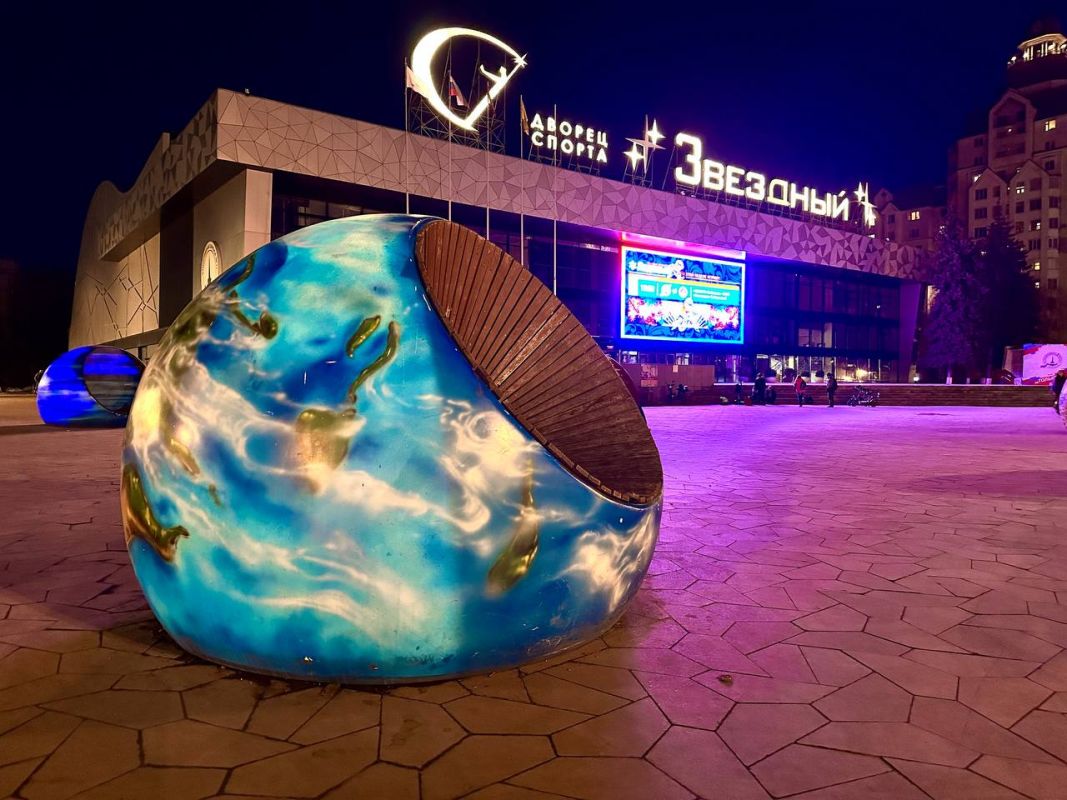Парад планет выстроился у Дворца спорта «Звездный» в Липецке