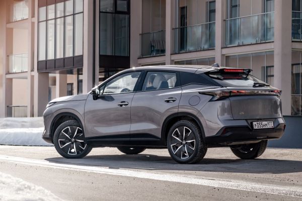 Безопасность во всем: как новый OMODA C5 защищает водителя и пассажиров  