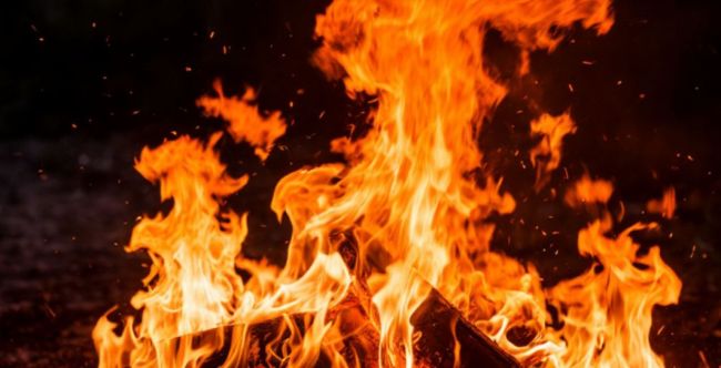 Десятиэтажка загорелась в Воронеже: пострадал мужчина