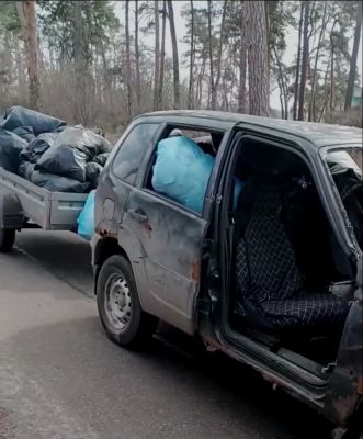 Белгородский чиновник вывозит мусор на собственной «Ниве» под обстрелами