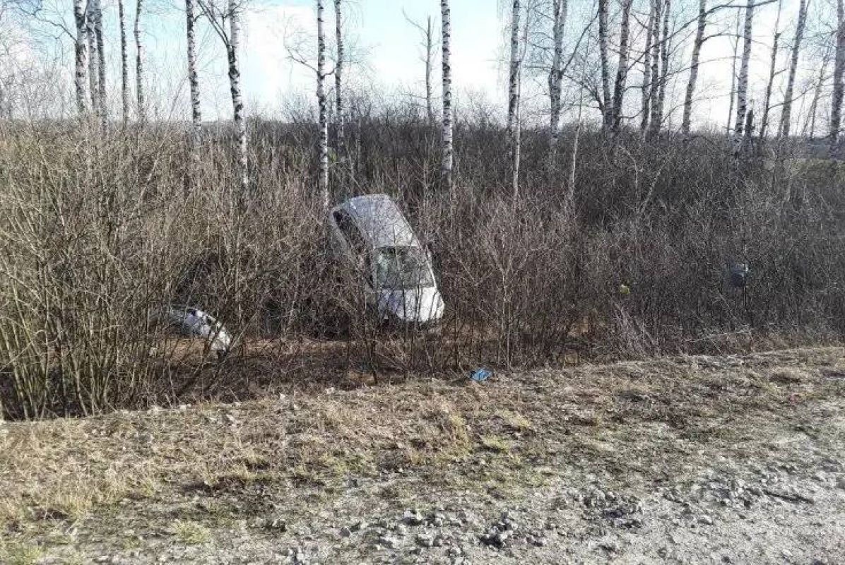 Мертвую женщину в собственной машине нашли в посадках у трассы под Липецком