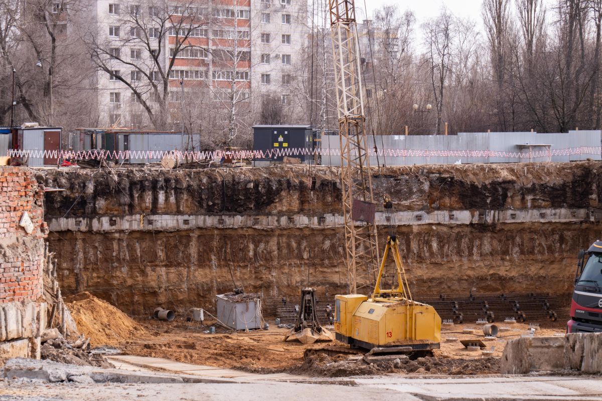 Что происходит на месте снесённого «Полтинника» в Воронеже?