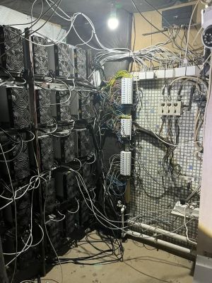 Майнинговую ферму, воровавшую океаны электричества, нашли в воронежской многоэтажке