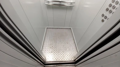 Выяснилось, почему не работают два из трёх лифтов воронежской многоэтажки