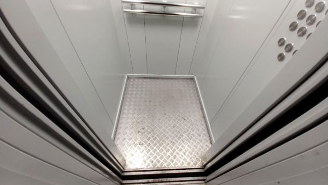 Выяснилось, почему не работают два из трёх лифтов воронежской многоэтажки