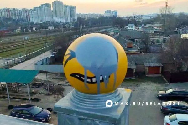 Удар по улыбке: вандалы испортили знаменитые смайлы на белгородском мосту