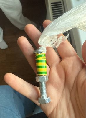 Воронежцы сообщили об упавшем на голову ребёнка изделии из болтов