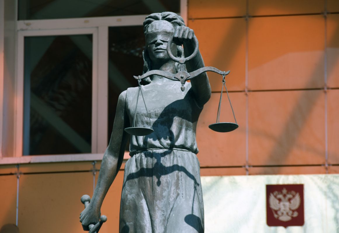 Мужчина отправился в колонию за попытку дать взятку сотруднику ФСБ в Воронежской области