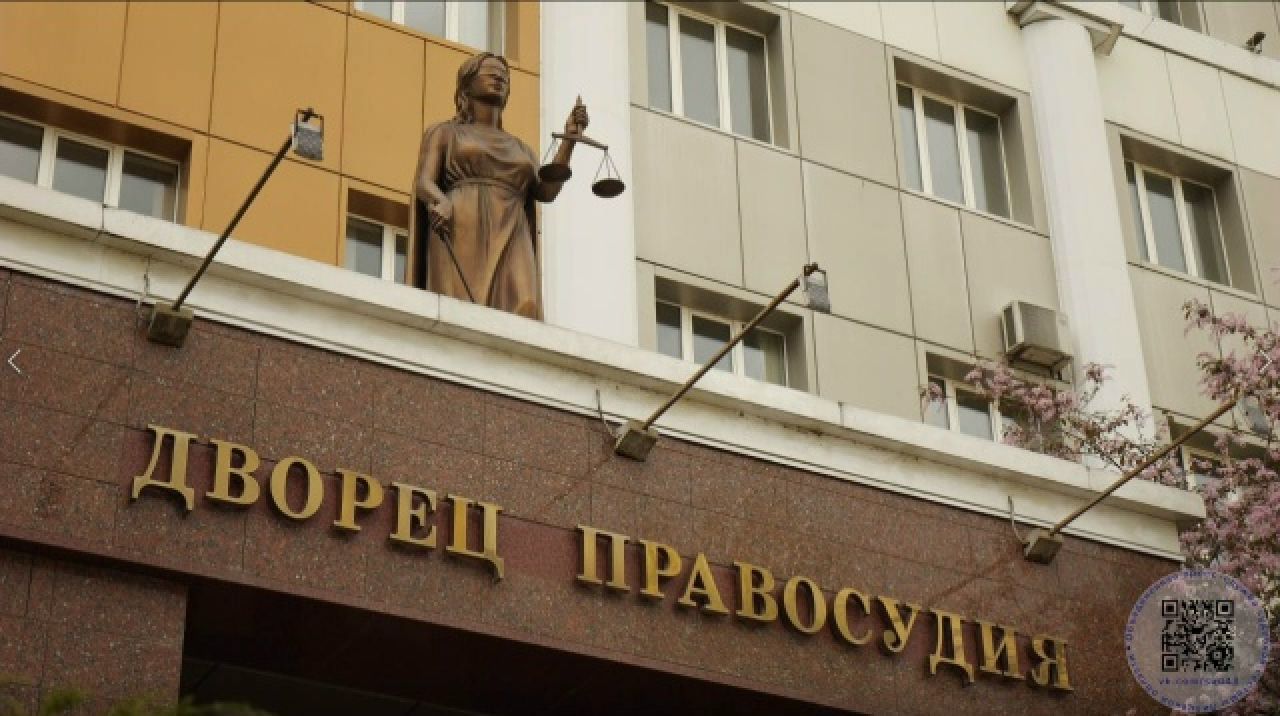 Липецкая чиновница не избежала наказания из-за рухнувших на ребенка ворот