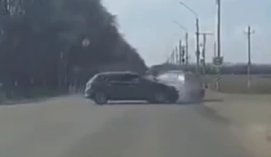 Момент аварии с перевернувшейся машиной попал на видео под Воронежем