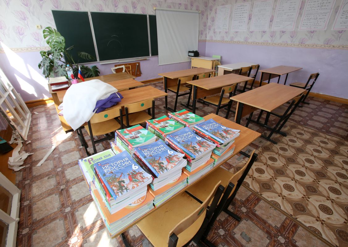 Подросток напал с&nbsp;ножом на&nbsp;учительницу — женщина погибла