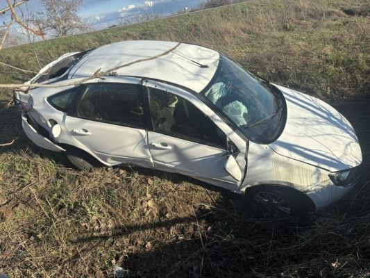 «Лада» вылетела с дороги и опрокинулась — погиб водитель