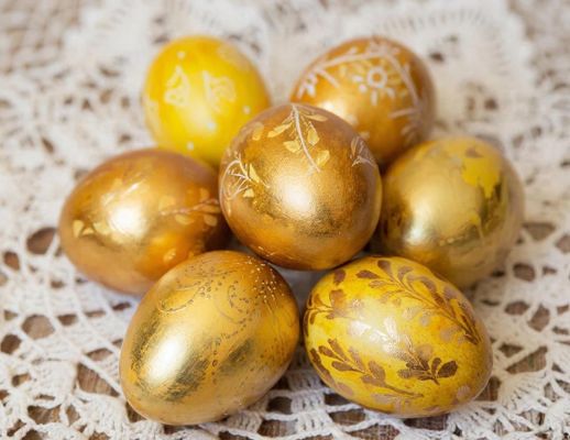 Пасхальные яйца с золотой пыльцой: как сделать роскошный декор за пять минут