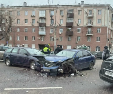 Жёсткая массовая авария случилась в центре Воронежа