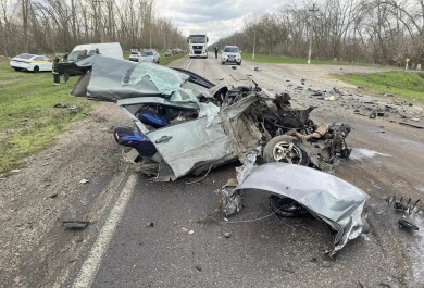 Машина превратилось в месиво. Страшное ДТП случилось на воронежской трассе 
