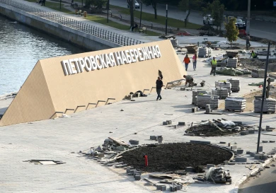 Снесут ли гигантскую входную группу на Петровской набережной