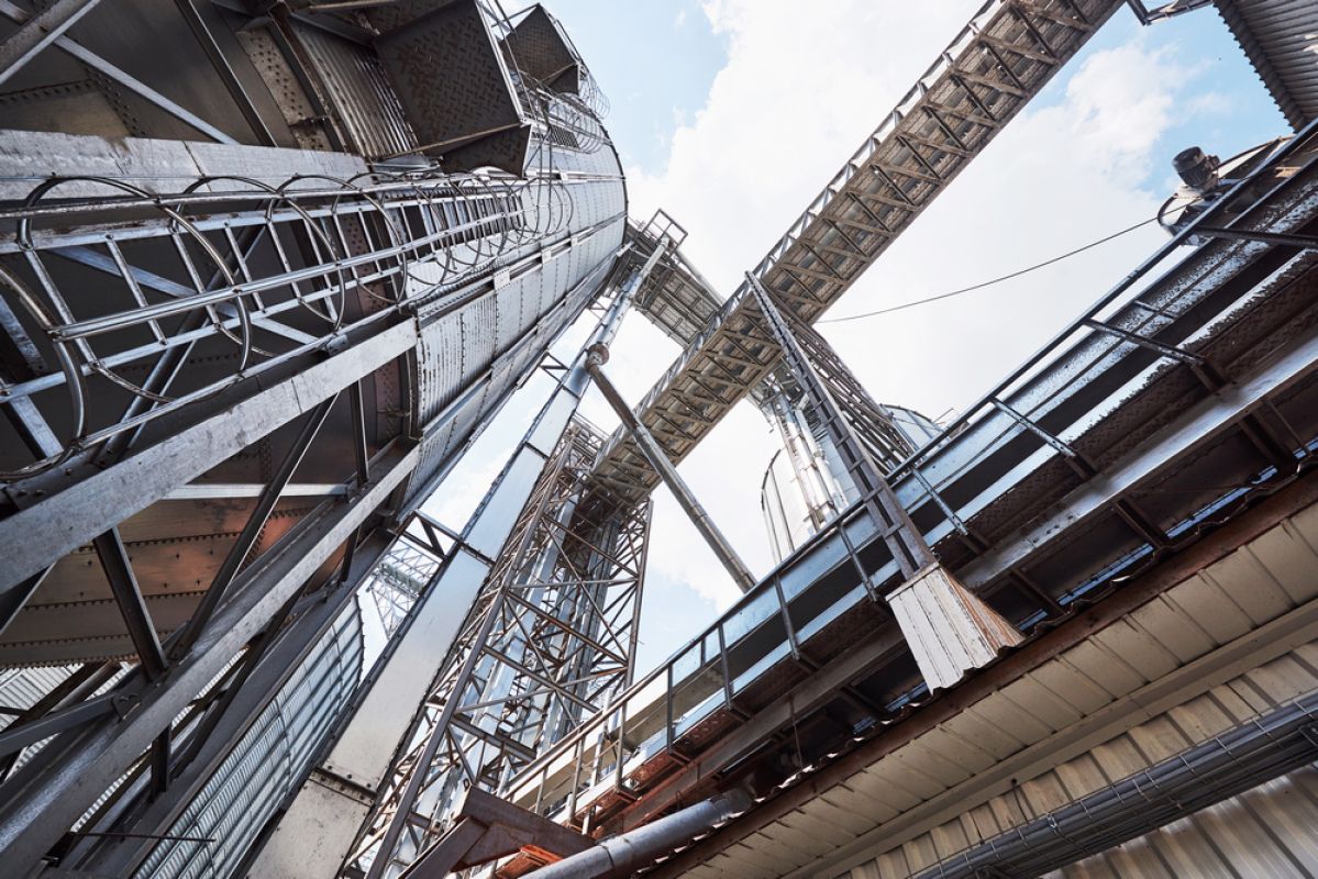 Липецкая область поднялась на 5-е место в ЦФО по уровню средней зарплаты: Как металлургия влияет на статистику &nbsp;