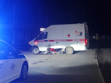 Воронежцы: пара на мопеде влетела под скорую — есть пострадавшая