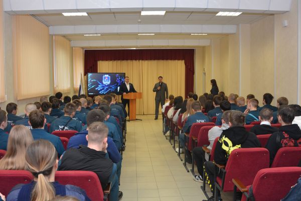 На вопросы студентов ответил председатель Воронежской городской Думы 