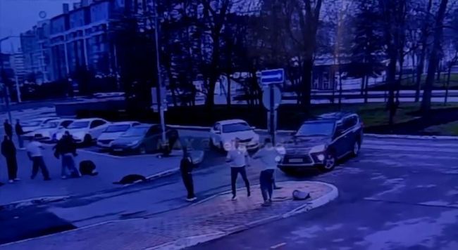 Шестеро молодчиков устроили побоище на проезжей части у ТЦ в Белгороде