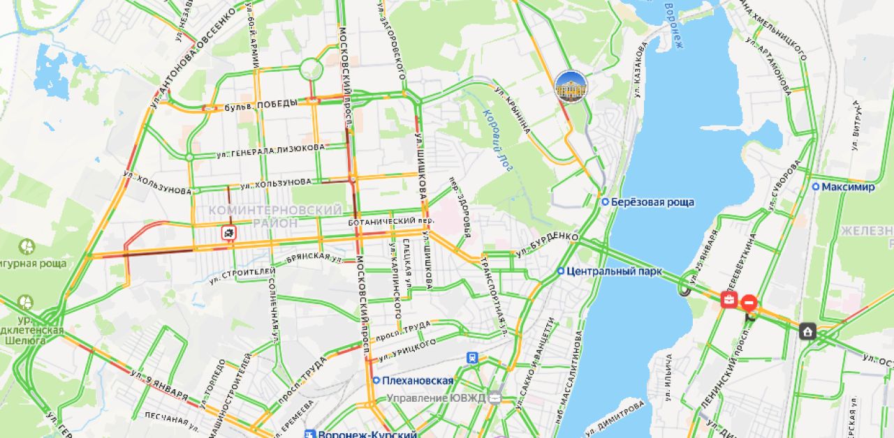 Гигантская пробка сковала Московский проспект в Воронеже