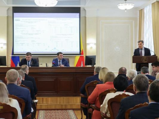 Планы по капремонту жилых домов и обустройству мусорных площадок обсудили в мэрии  