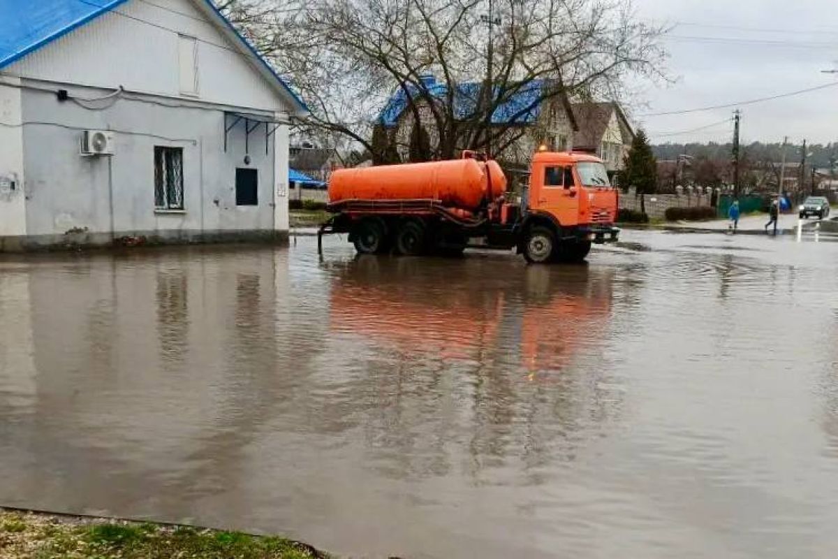 Сильный ливень затопил Липецк: в городе откачивают воду