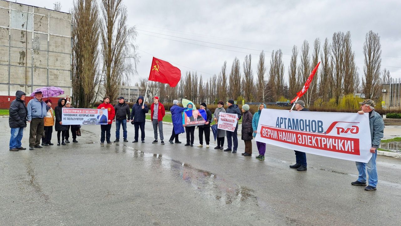 На митинге потребовали от губернатора Артамонова вернуть липчанам электрички