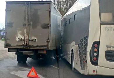 Воронежцы: «Грузовая «ГАЗель» влетела в пассажирский автобус!»