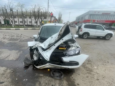 13-летняя девочка и трое взрослых пострадали в лобовом ДТП в воронежском райцентре