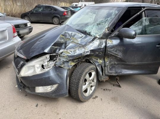 Опасный манёвр на воронежской трассе обернулся ДТП с пострадавшей